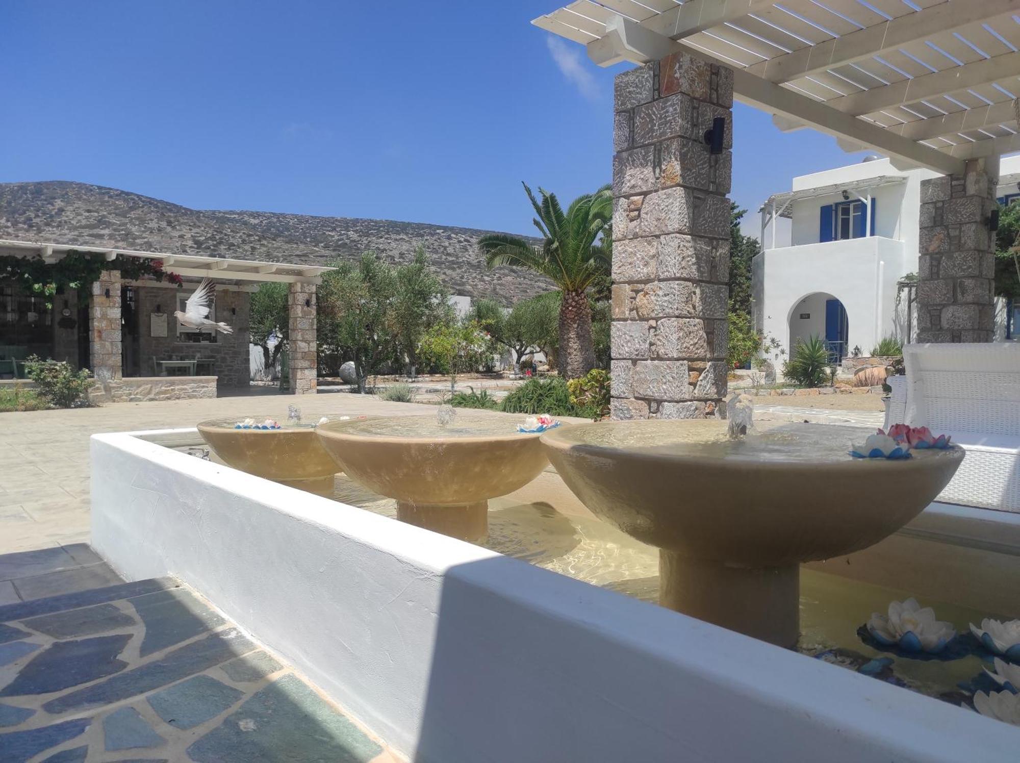 Villa Le Grand Bleu Katapola Bagian luar foto