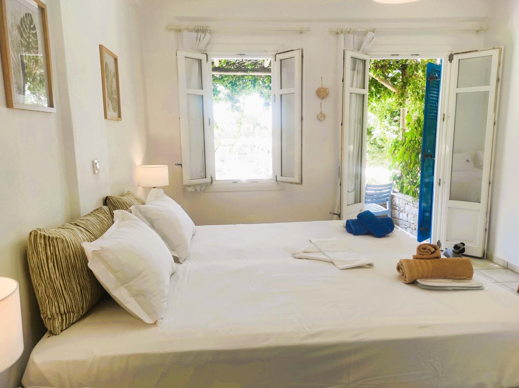Villa Le Grand Bleu Katapola Bagian luar foto