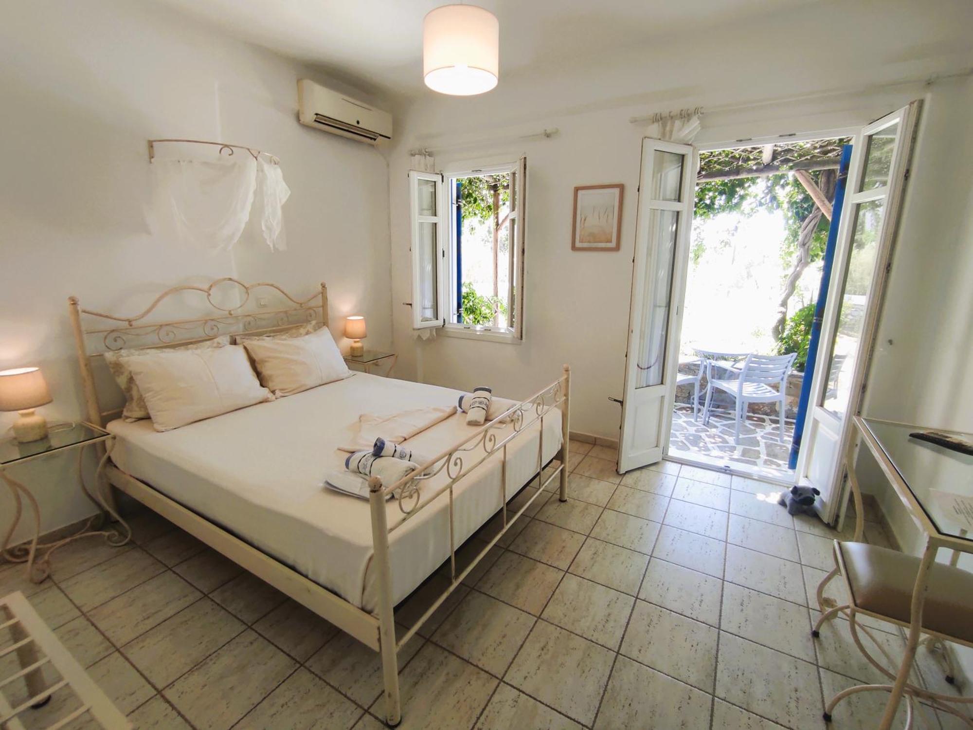 Villa Le Grand Bleu Katapola Bagian luar foto
